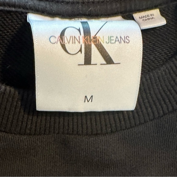 Calvin Klein Jeans Sweater (Medium - Used - Good Condition) 🌈 - Picture 4 of 4